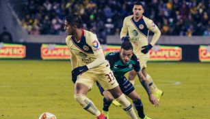 América en acción durante un encuentro amistoso ante Santos 