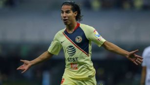 Diego Lainez festeja gol con América 