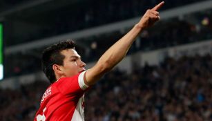 Lozano festeja gol con el PSV