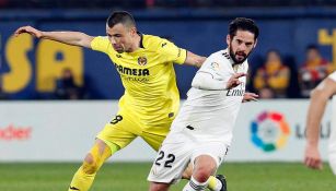 Isco disputando el balón ante el Villarreal 