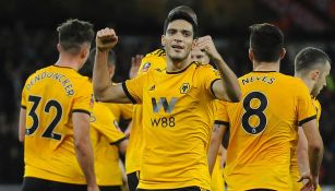 Raúl Jiménez celebra su anotación ante el Liverpool en FA Cup