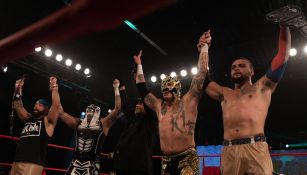 Lucha Brothers y L.A.X después de la lucha en Homecoming