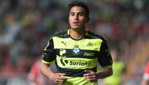 Dávila, durante un duelo con Santos en la Liga MX