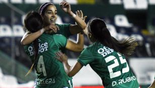 León Femenil celebra una anotación frente a Tigres 