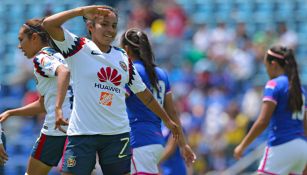 Dayana Cazares festejando un gol ante Cruz Azul 