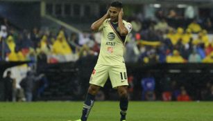 Domínguez durante partido del América en el Estadio Azteca 