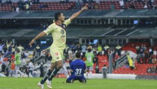 Domínguez festeja anotación con el América 