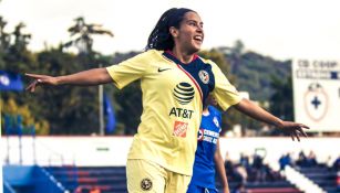 Lucero Cuevas festeja gol ante Cruz Azul en la J3 del C2019