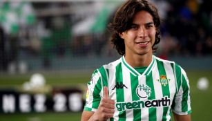 Lainez, durante su presentación con el Betis 