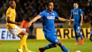 Rafael Baca durante el duelo entre Tigres y Cruz Azul