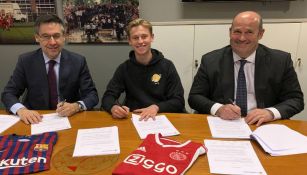 Frenkie durante la firma de su contrato con el Barcelona 