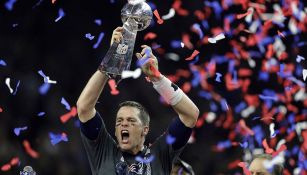 Brady levantando el Vince Lombardi