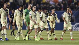 Jugadores del América salen preocupados del terreno de juego