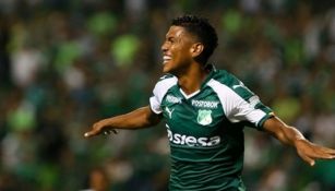 Jeison Angulo en partido con Deportivo Cali