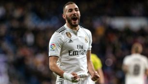 Benzema festeja un gol con el Real Madrid