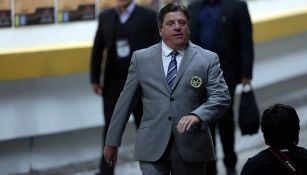 Piojo Herrera, en su entrada al Estadio Azteca