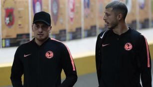 Nicolás Castillo camina por el túnel del Estadio Azteca