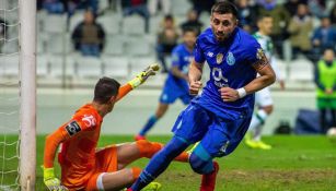 Héctor Herrera festeja anotación con el Porto