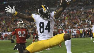 Antonio Brown brinca durante un juego de Steelers 