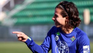 Diego Lainez disfruta del entrenamiento con el Betis