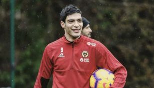 Raúl JIménez durante un entrenamiento con los Wolves