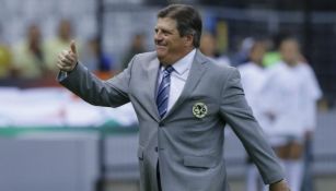 Miguel Herrera durante un juego del América