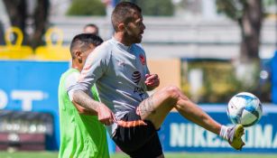 Ménez, durante un entrenamiento con América 