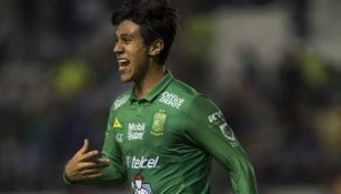 José Juan Macías festeja un gol con el León