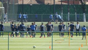 Jugadores de Cruz Azul trabajan en las instalaciones de La Noria