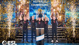 Los jugadores de Astralis, levantando la copa del IEM Katowice