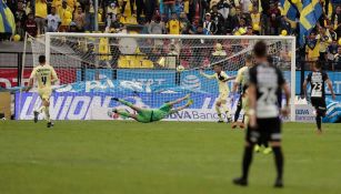 Momento en que cae el gol del Necaxa tras el error de Marchesín