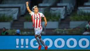 Brian Fernández celebra un gol del Necaxa