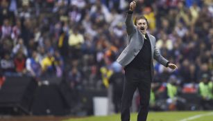 La Volpe durante un encuentro en el Estadio Azteca 