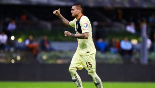 Castillo festeja gol en el Estadio Azteca