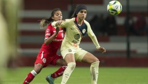 Viviana Michel lucha por la esférica en duelo contra Toluca