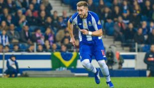 Héctor Herrera durante un partido con el Porto