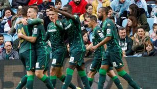 Jugadores del Betis festejan gol contra Celta