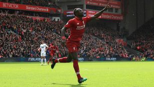 Sadio Mané celebra uno de sus goles contra Burnley