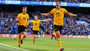 Raúl Jiménez celebra su gol con Stamford Bridge