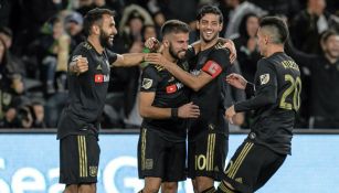 Carlos Vela celebra una anotación con el LAFC