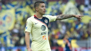 Mateus Uribe durante un encuentro ante Puebla