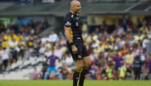 Chacón durante encuentro entre América y Chivas 