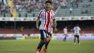 Chofis López festeja durante partido de Chivas