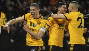 Jugadores del Wolves festejan gol contra Man United