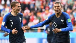 Griezmann y Mbappé durante un partido con la Selección de Francia