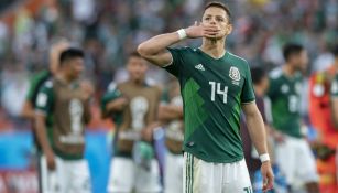 Javier Hernández durante un partido contra la Selección de Suecia 