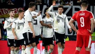 Goretzka celebra anotación contra Serbia