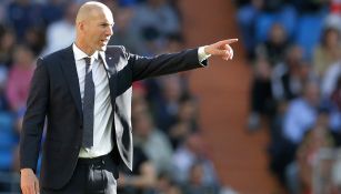 Zidane da indicaciones en juego del Real Madrid 