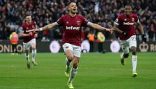 Chicharito celebra anotación con los Hammers