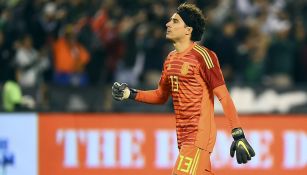 Memo Ochoa en el partido contra Chile 